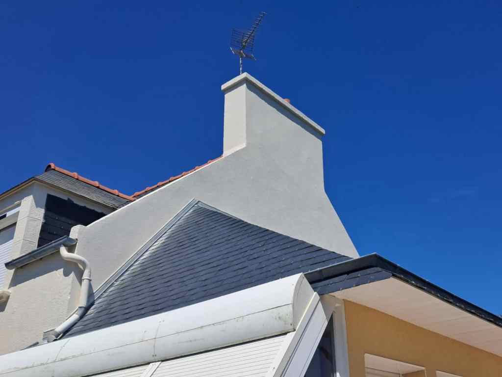détail d'un pignon de façade après des travaux de ravalement