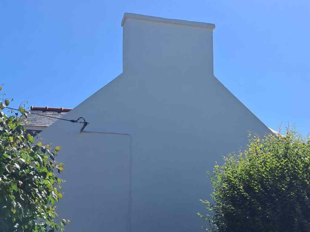 Pignon de façade d'une maison après ravalement etrénovation enduit