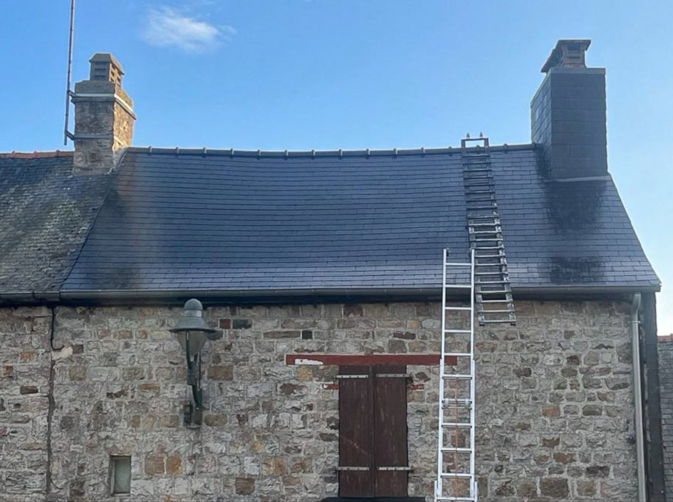 Couverture ardoises après application d'un hydrofuge coloré par BTAO